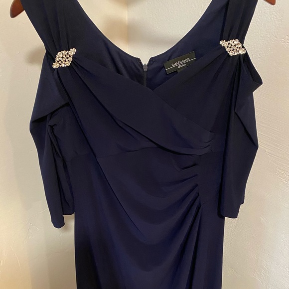 Navy blue evening gown. - Picture 2 of 7